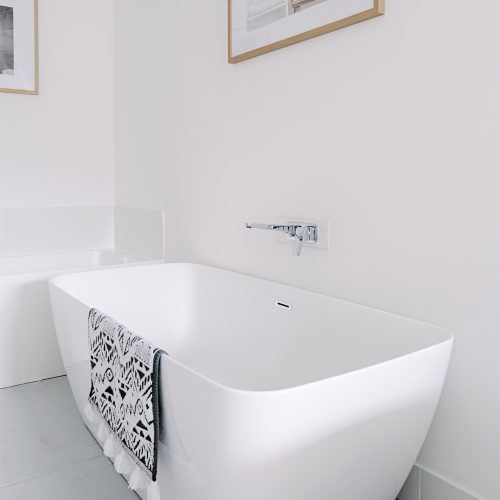 Ultra slim rectangular shaped freestanding bath